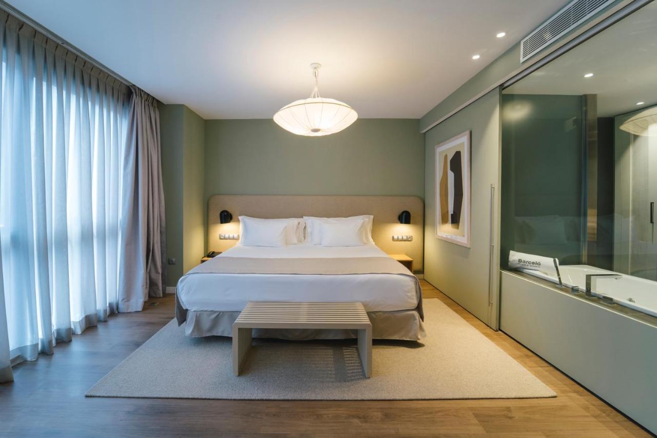 Barceló Oviedo Cervantes Exterior foto A bedroom at the Mandarin Oriental, Munich