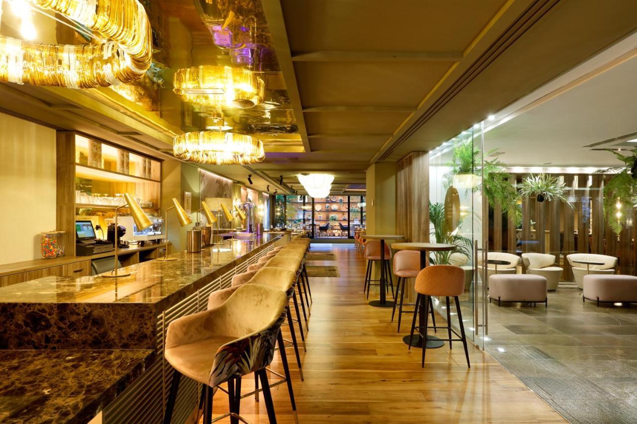 Barceló Oviedo Cervantes Exterior foto The bar at the hotel