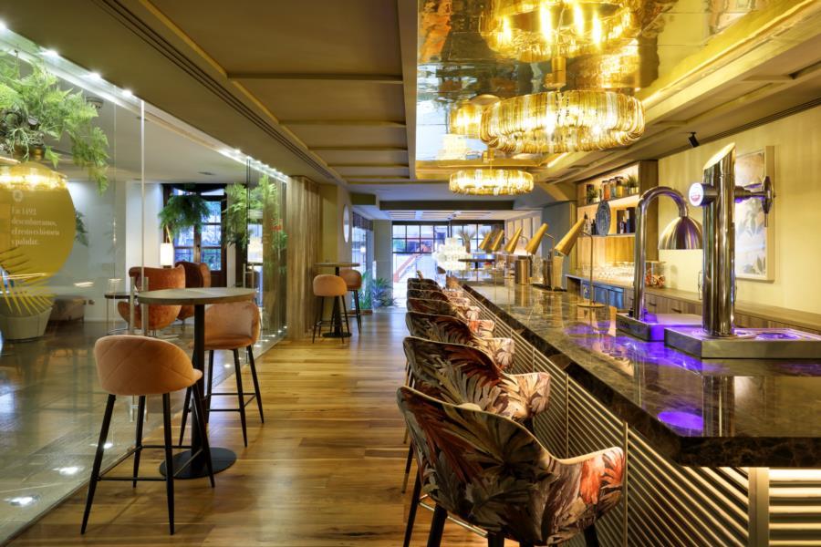Barceló Oviedo Cervantes Exterior foto The bar at the 100 Queen's Gate